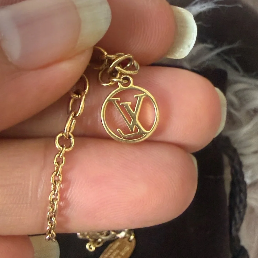 ❤️❤️❤️ Hard to find . Louis Vuitton Gold Chain Bracelet - Picture 9 of 11